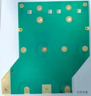Uniwell Circuit, 8- katman 420μm bakır yığın* içeren 6.3mm kalınlığında PCB ile bariyerleri kırıyor.